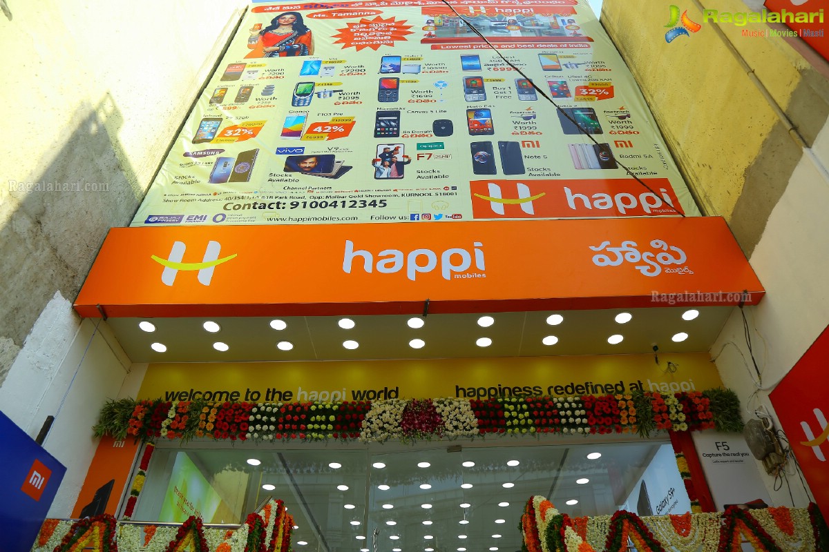 Tamannaah launches Happi Mobiles Store in Kurnool