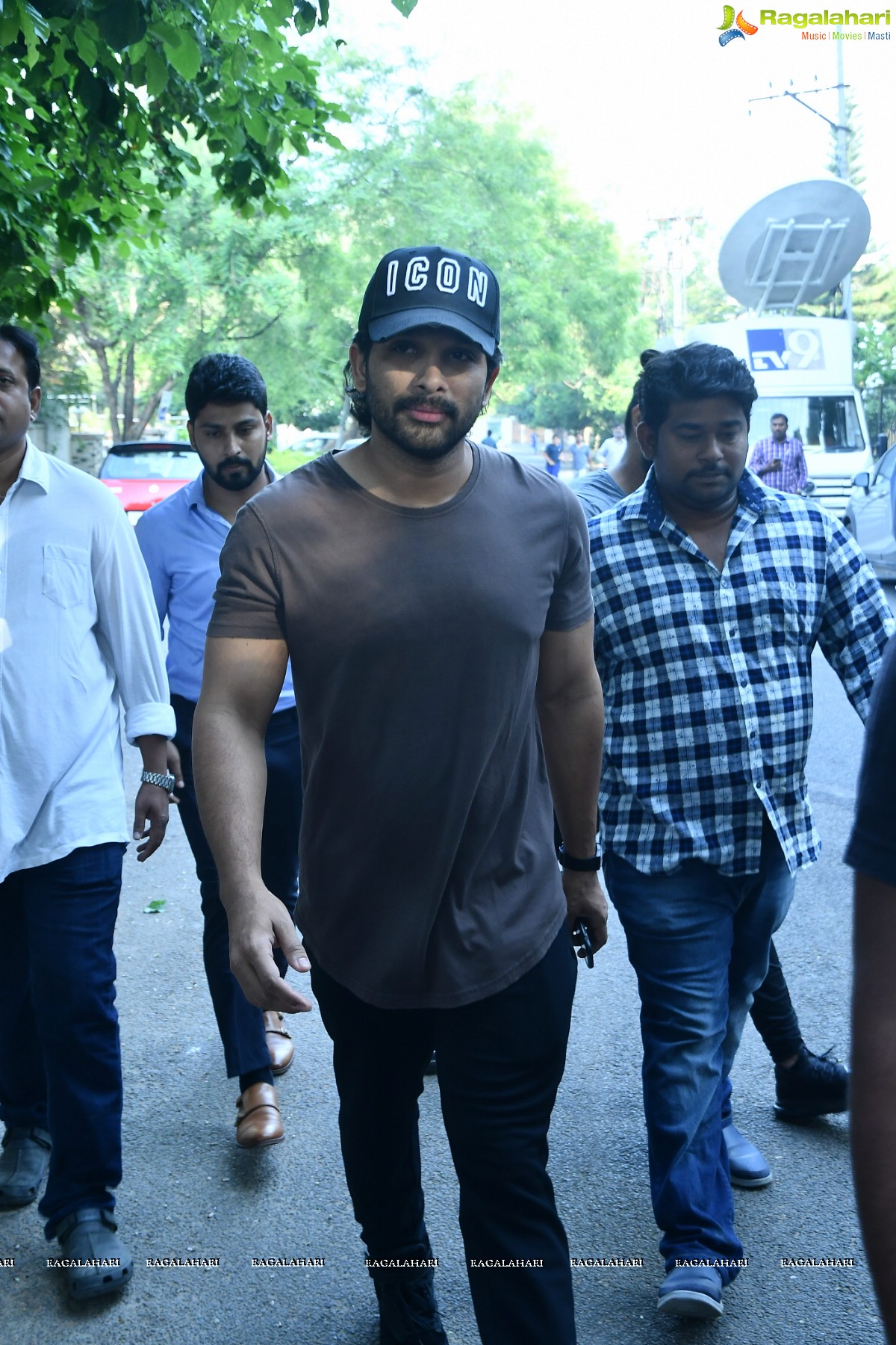 Celebrities Cast their Vote for Lok Sabha Elections 2019 Phase-1 at FNCC