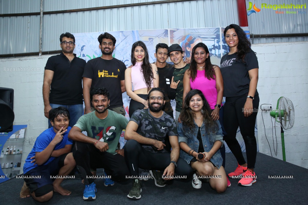 Abhimanika Presents Mom Athletic - The Fitness Movement