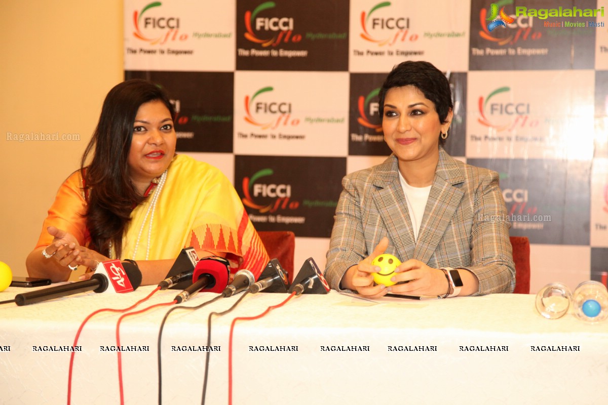 Sonali Bendre Adresses FLO Members on ‘How to turn Positive and Switch on the Sunshine' at Radisson Blue, Banjara Hills