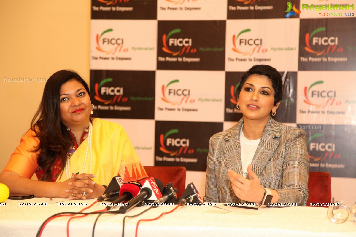 Sonali Bendre Adresses FLO Members on ‘How to turn Positive and Switch on the Sunshine' at Radisson Blue, Banjara Hills