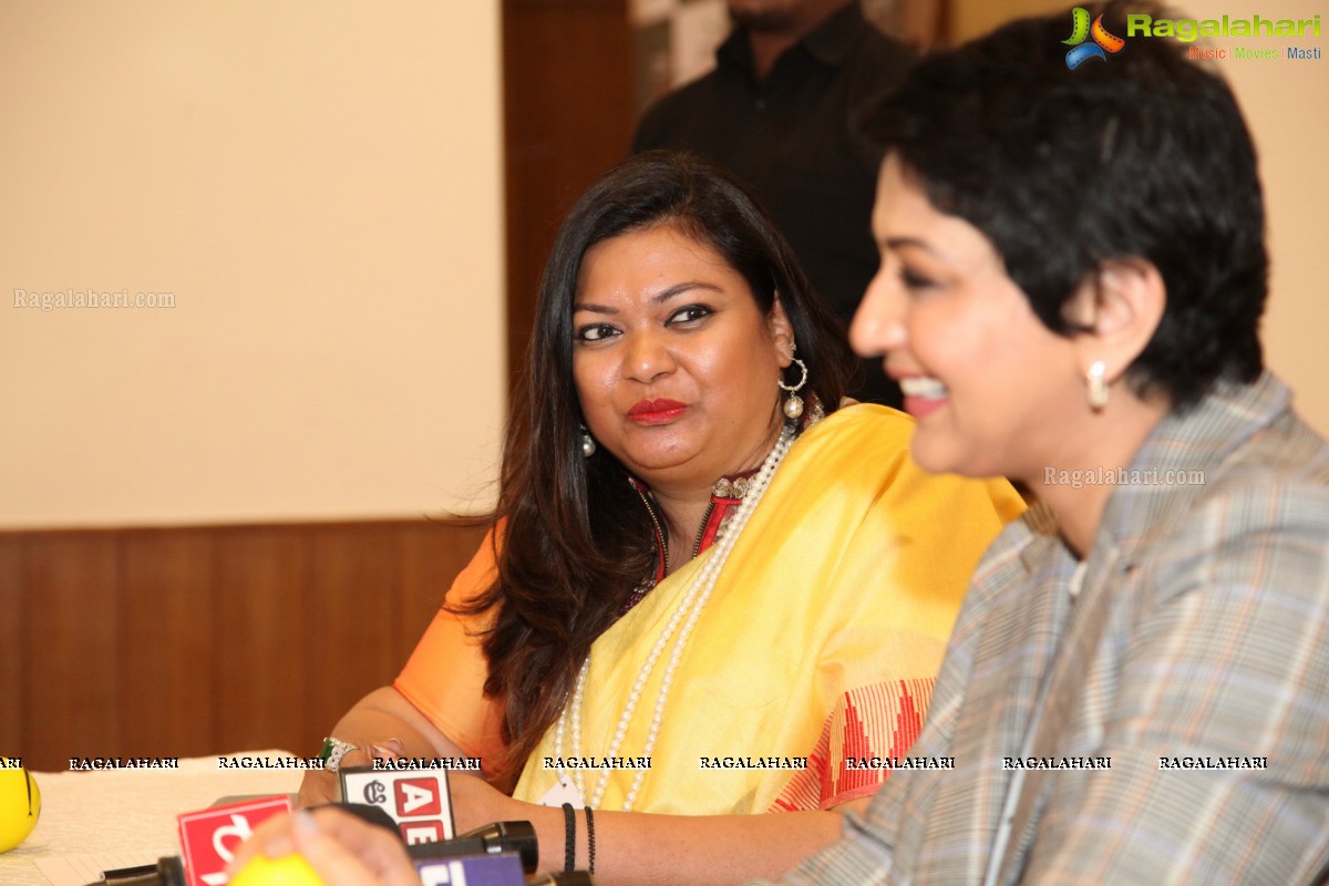 Sonali Bendre Adresses FLO Members on ‘How to turn Positive and Switch on the Sunshine' at Radisson Blue, Banjara Hills