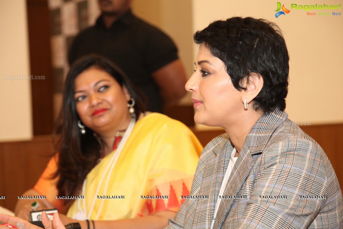 Sonali Bendre Adresses FLO Members on ‘How to turn Positive and Switch on the Sunshine' at Radisson Blue, Banjara Hills