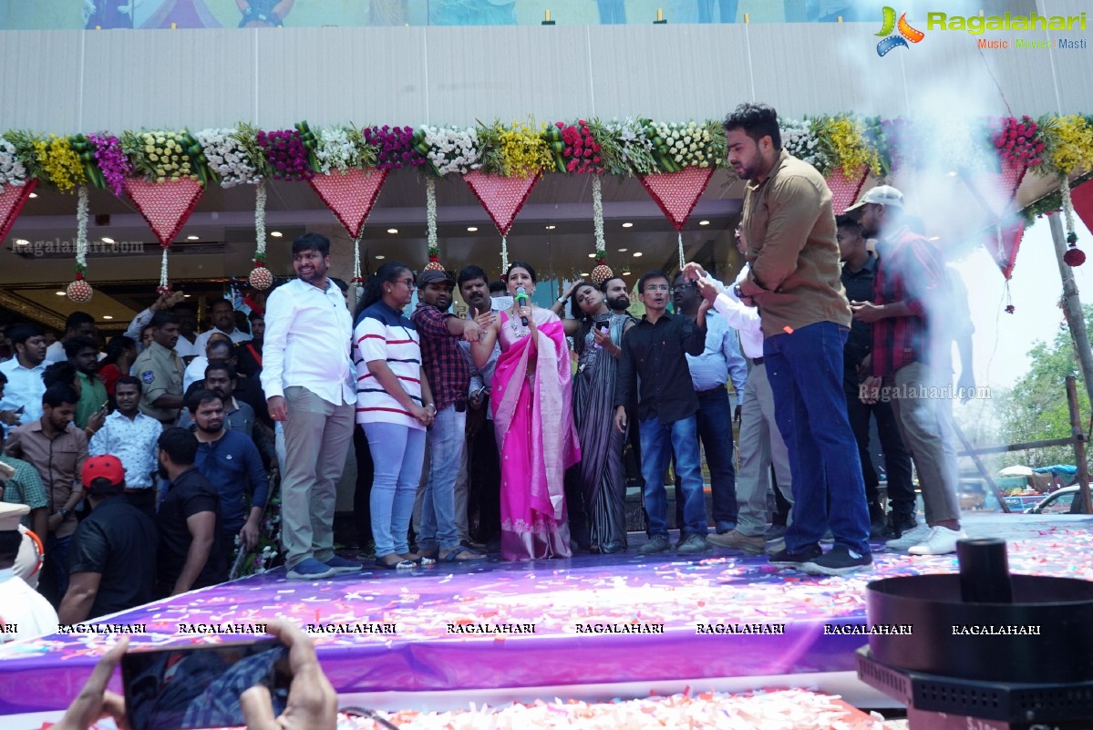 Samantha Launches Kisan Fashion Mall in Kamareddy