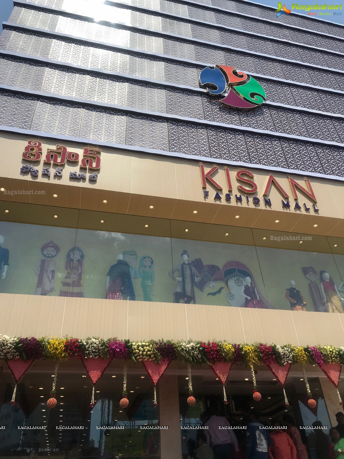 Samantha Launches Kisan Fashion Mall in Kamareddy