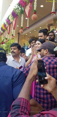 Samantha Launches Kisan Fashion Mall in Kamareddy