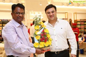 Meena Bazar Launches Its New Showroom at Banjara Hills