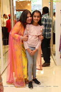 Meena Bazar Launches Its New Showroom at Banjara Hills