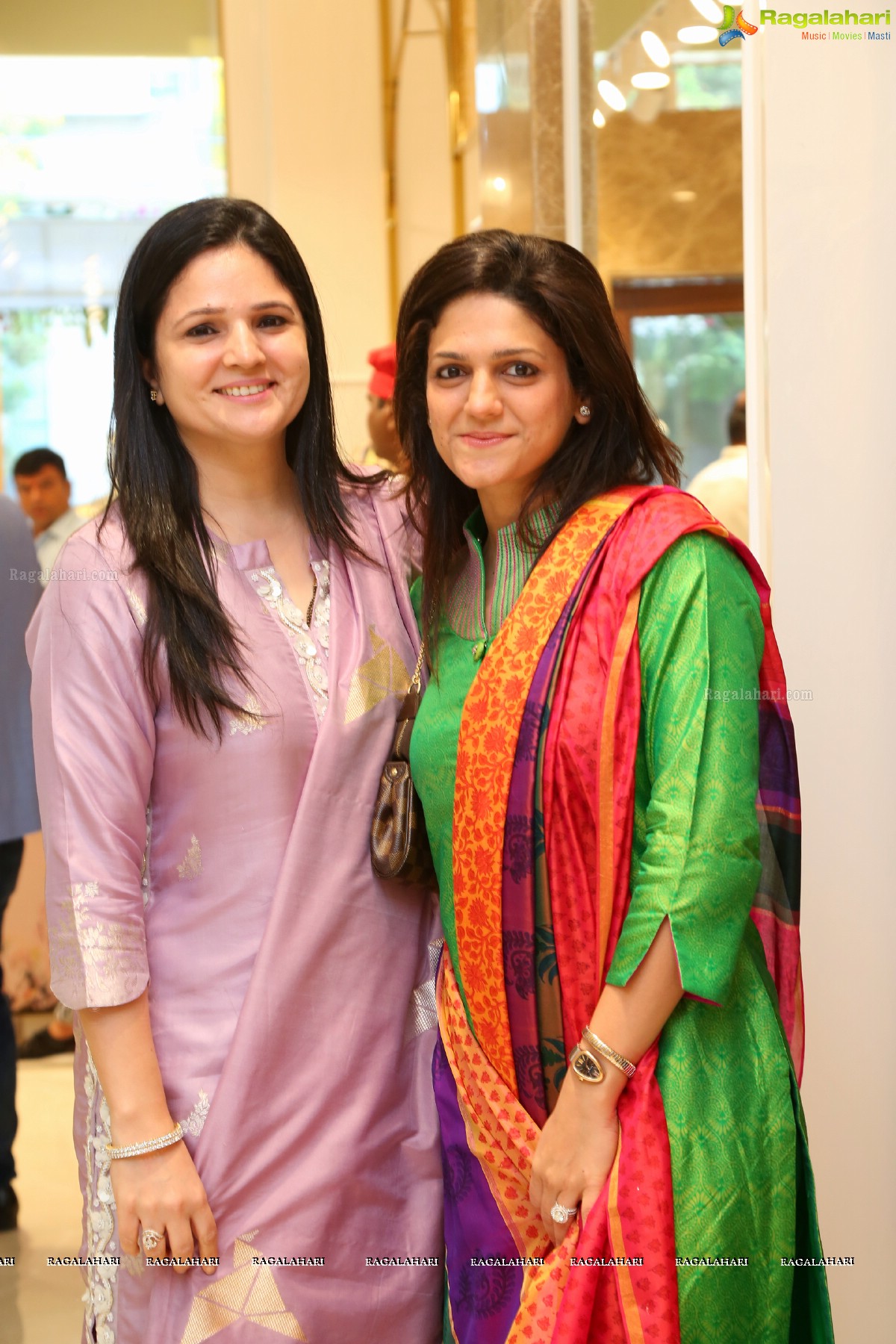 Meena Bazar Launches Its New Showroom at Banjara Hills