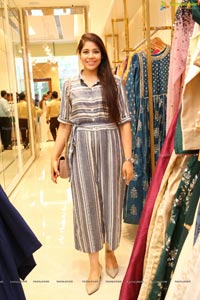 Meena Bazar Launches Its New Showroom at Banjara Hills