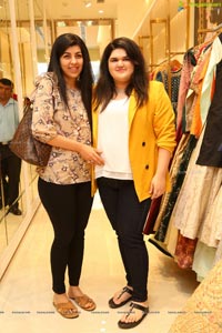 Meena Bazar Launches Its New Showroom at Banjara Hills