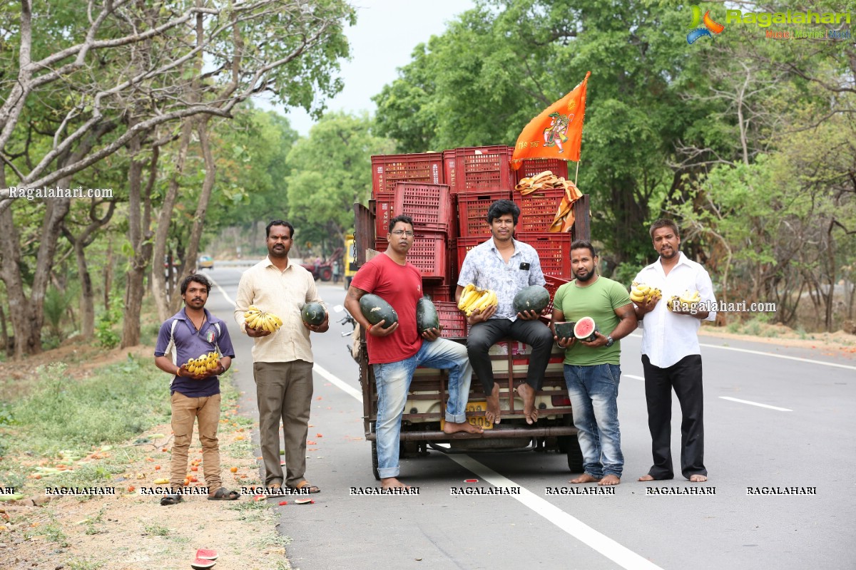 Hyderabad Lockdown: Volunteers Feed Hungry Monkeys