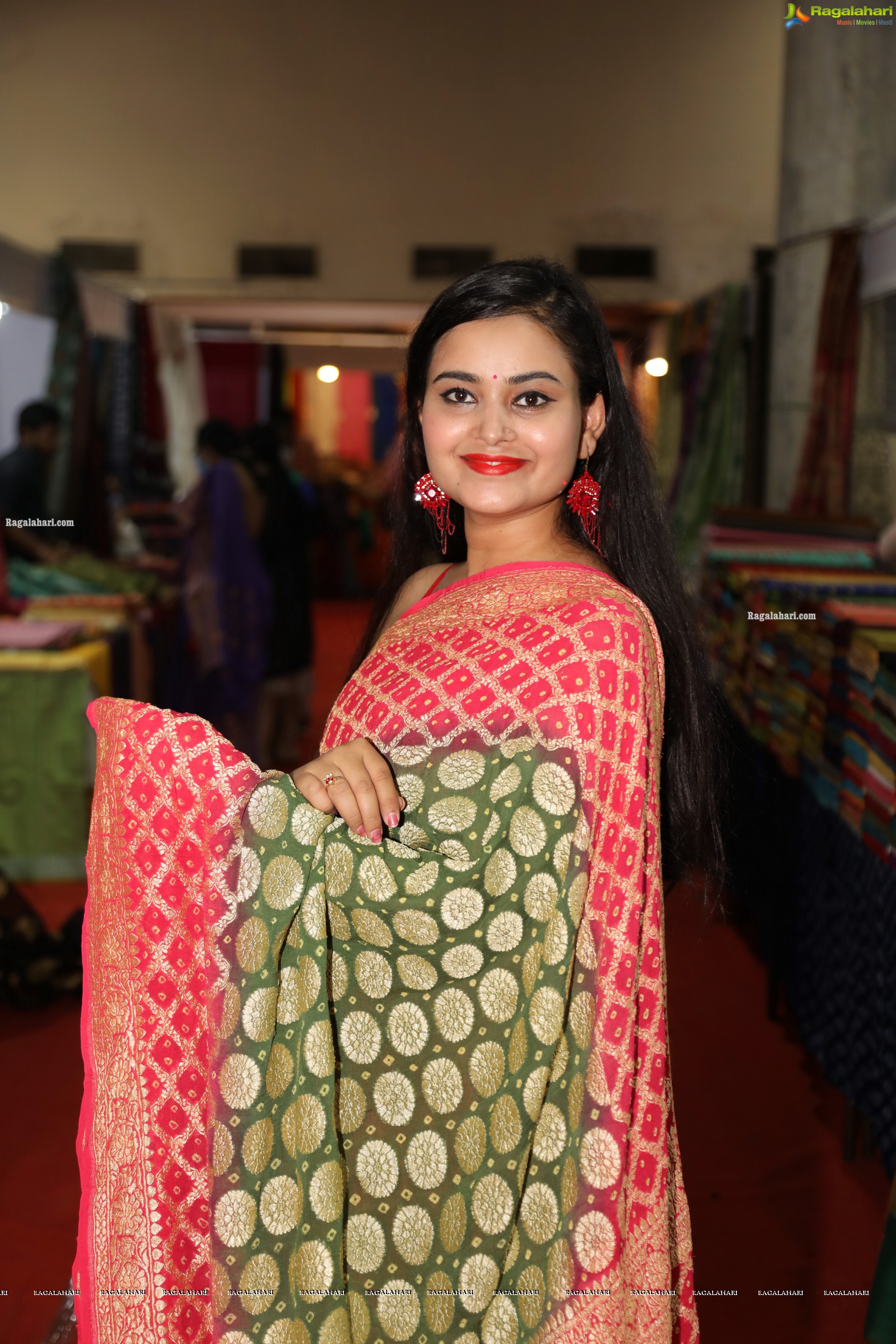 National Silk Expo April-2021 Begins at Sri Satya Sai Nigamagamam, Inaugurated by Vaanya Aggarwal