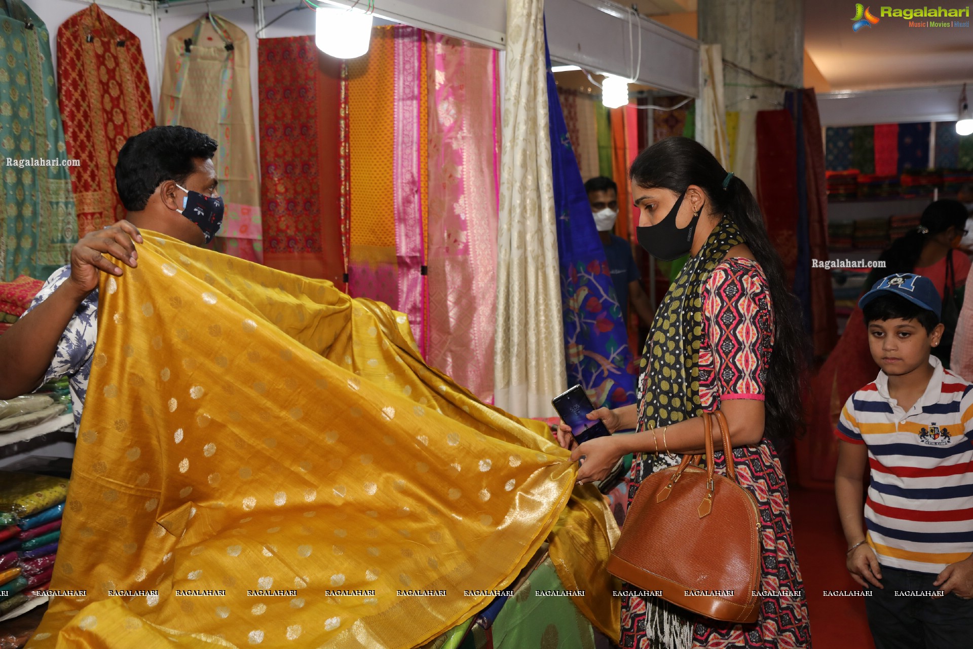 National Silk Expo April-2021 Begins at Sri Satya Sai Nigamagamam, Inaugurated by Vaanya Aggarwal