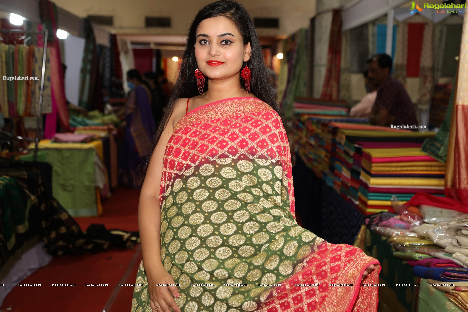 National Silk Expo April-2021 Begins at Sri Satya Sai Nigamagamam, Inaugurated by Vaanya Aggarwal