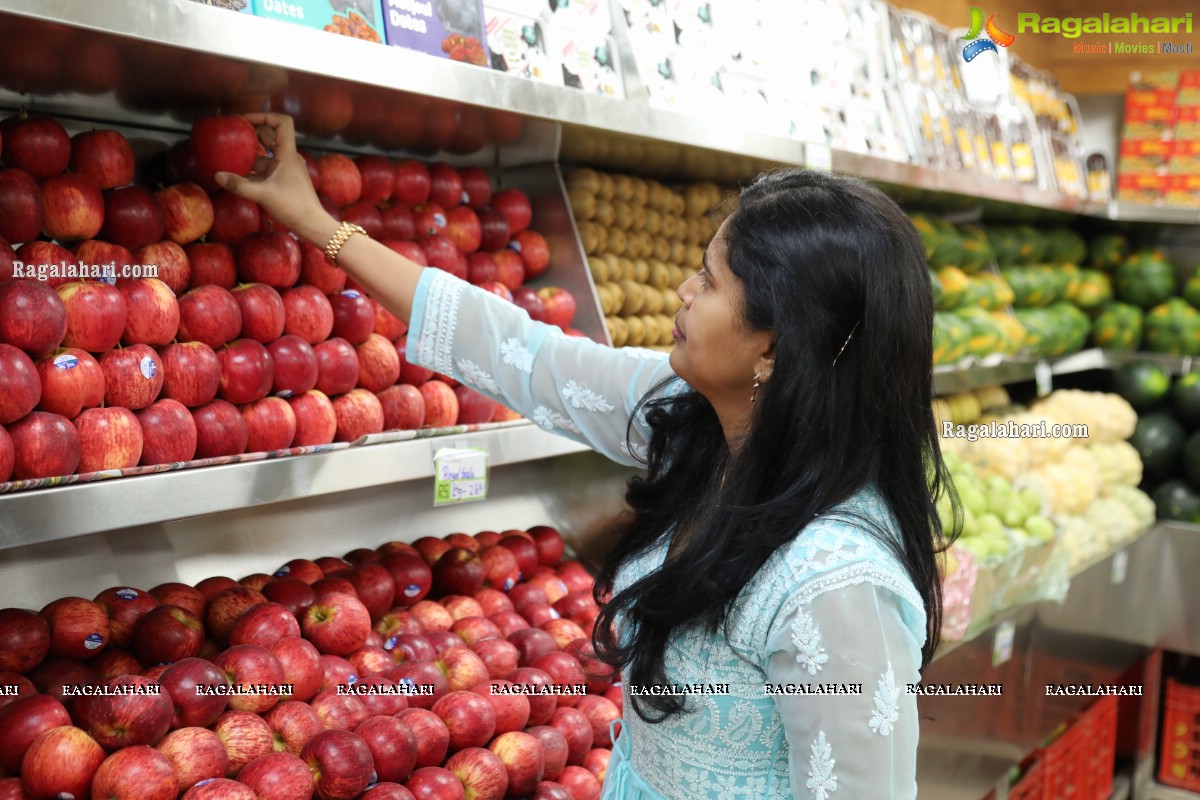 Pure-O-Natural Fruits and Vegetables New Outlet Launch at Q City