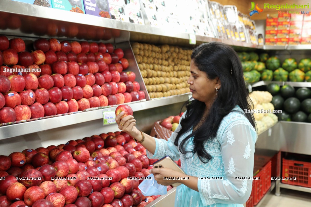 Pure-O-Natural Fruits and Vegetables New Outlet Launch at Q City