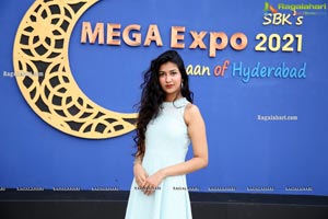 Rashi Singh Visits SBK Mega Expo at Kings Classic Garden