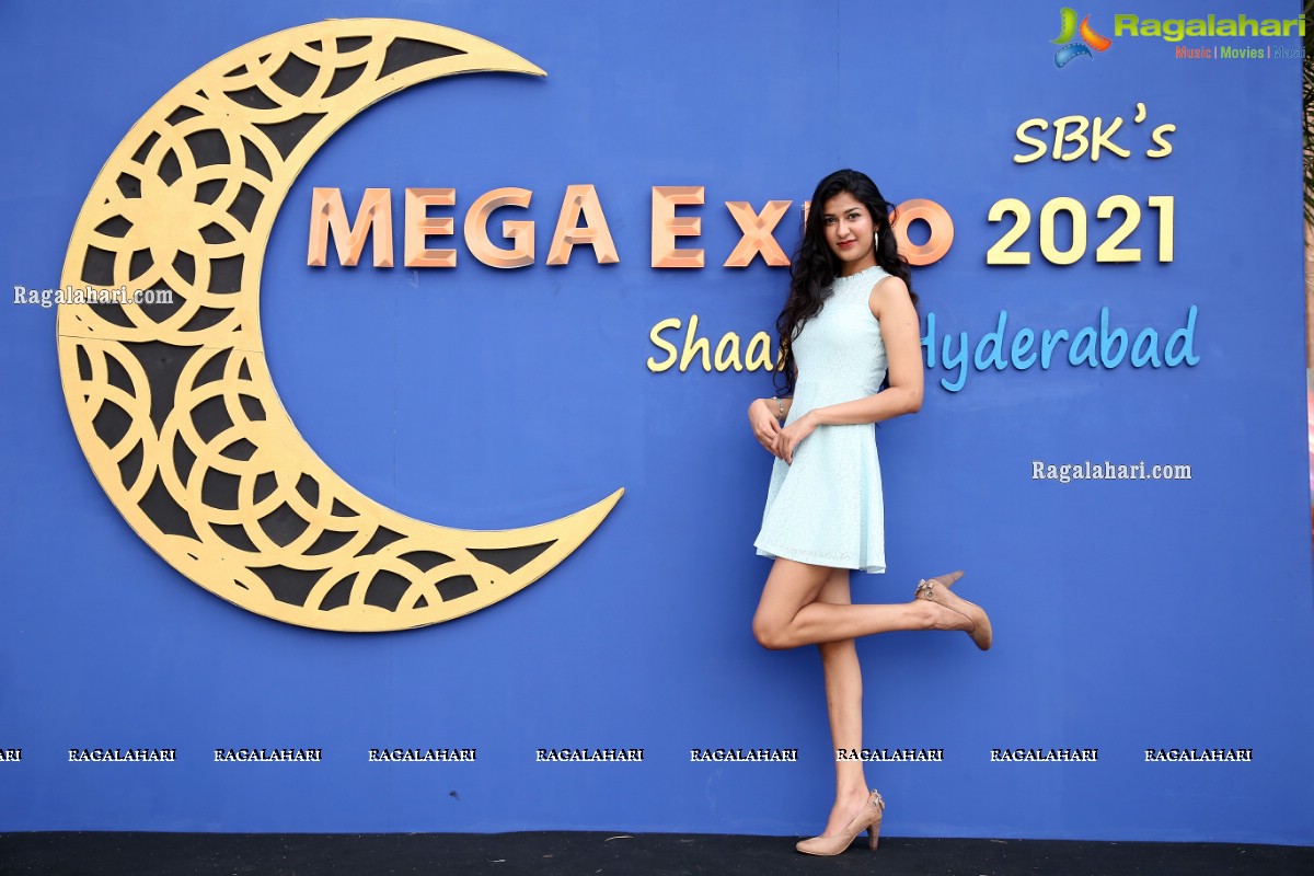 Rashi Singh Visits SBK Mega Expo at Kings Classic Garden, Mehdipatnam