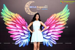 Rashi Singh Visits SBK Mega Expo at Kings Classic Garden