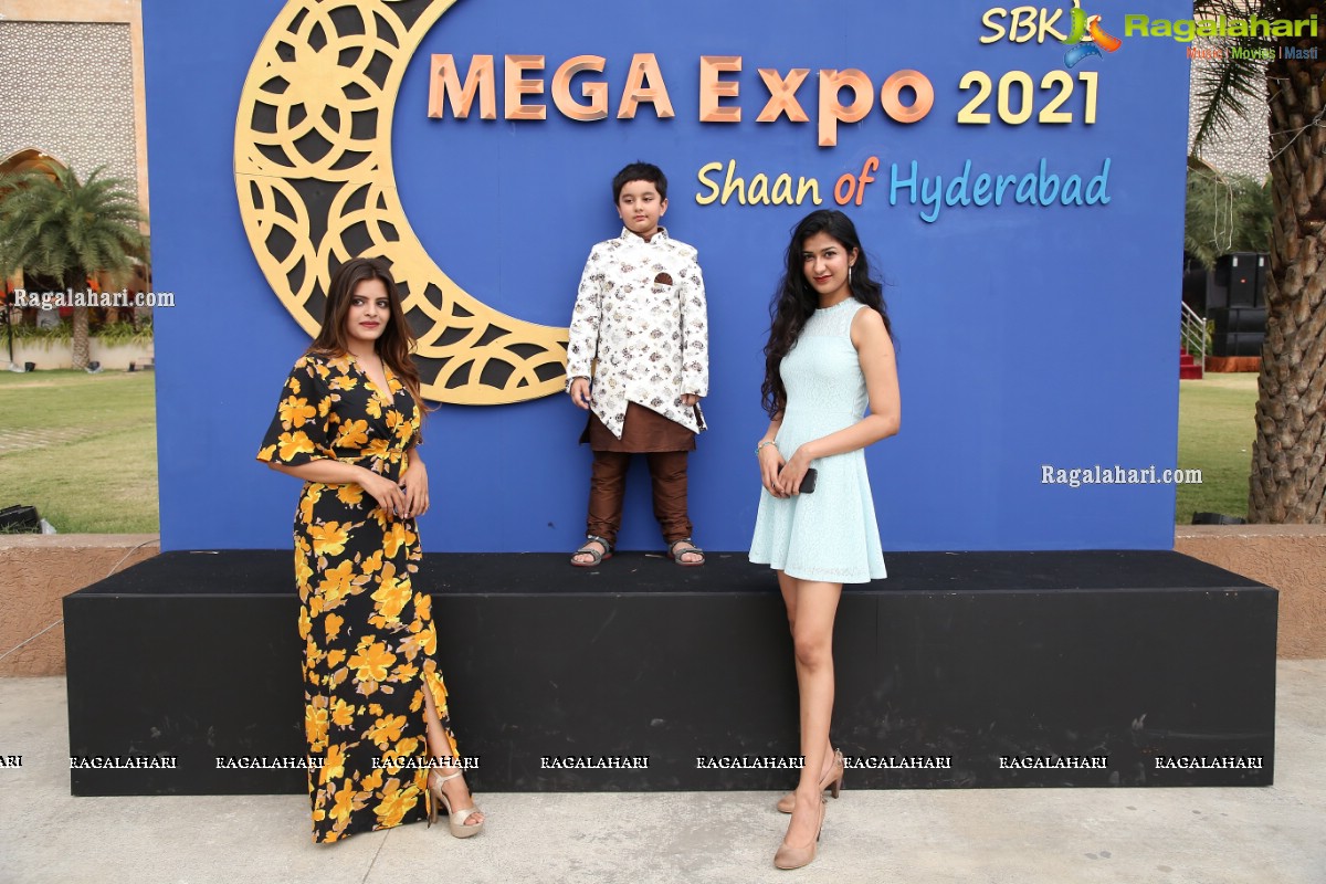 Rashi Singh Visits SBK Mega Expo at Kings Classic Garden, Mehdipatnam