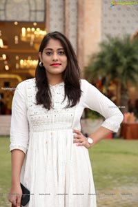 Rashi Singh Visits SBK Mega Expo at Kings Classic Garden