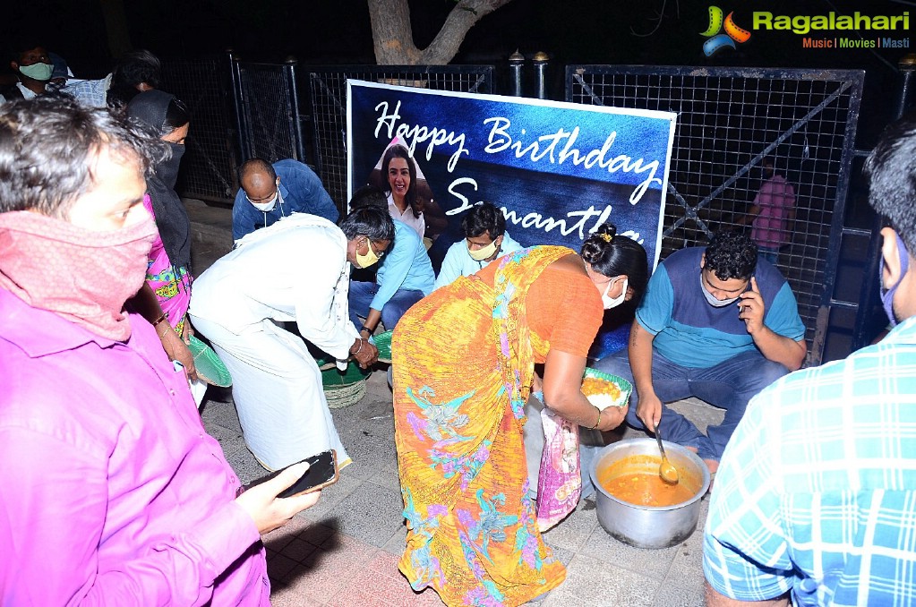 Samantha Die Hard Fan Served Food To Poor People On Her Birthday
