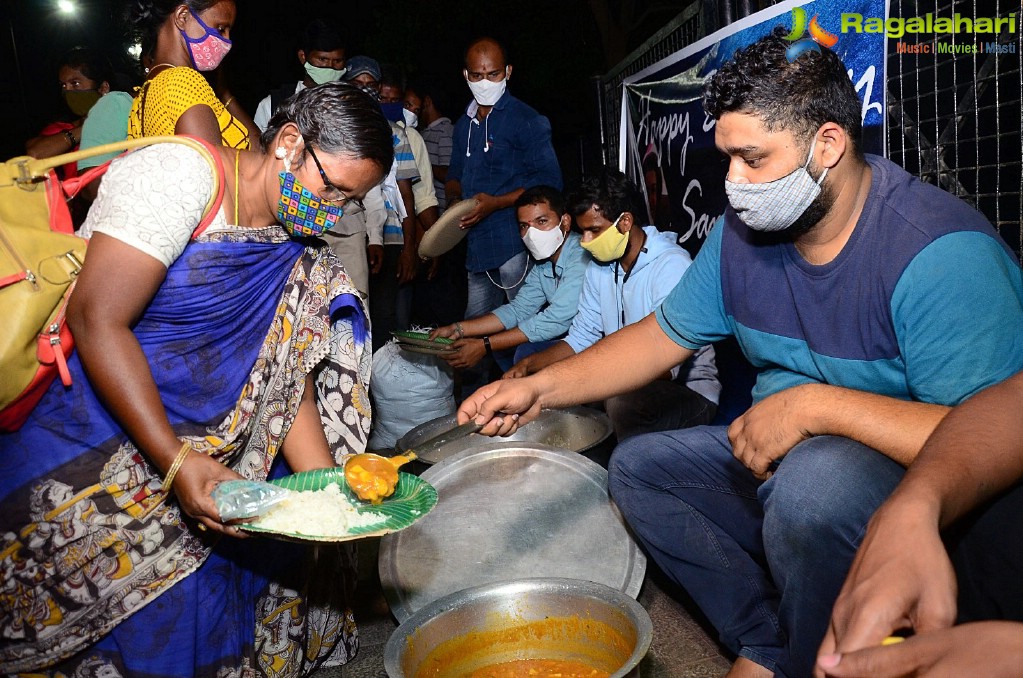 Samantha Die Hard Fan Served Food To Poor People On Her Birthday