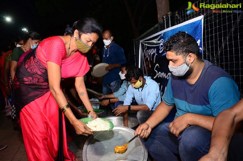 Samantha Die Hard Fan Served Food To Poor People On Her Birthday