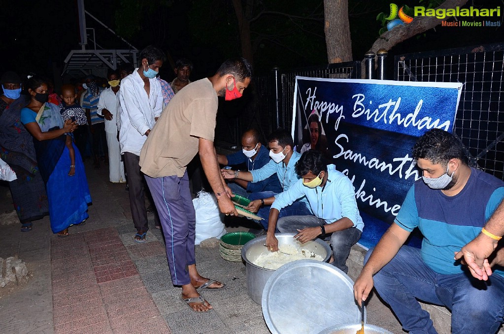 Samantha Die Hard Fan Served Food To Poor People On Her Birthday