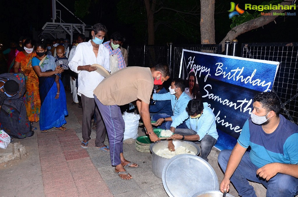 Samantha Die Hard Fan Served Food To Poor People On Her Birthday