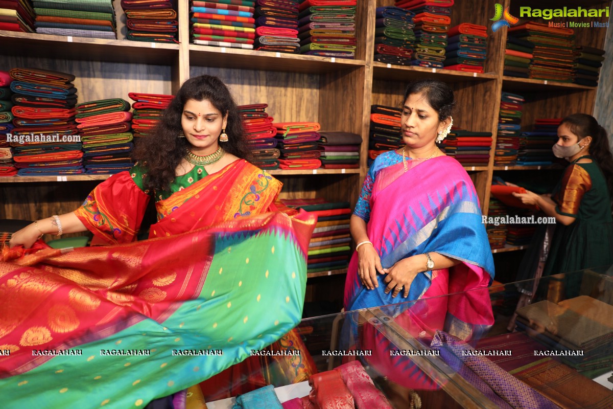 Shree Vaidiki Silks Designer Studio Launch at Dwaraka Square, Film Nagar