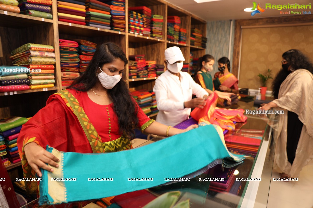 Shree Vaidiki Silks Designer Studio Launch at Dwaraka Square, Film Nagar