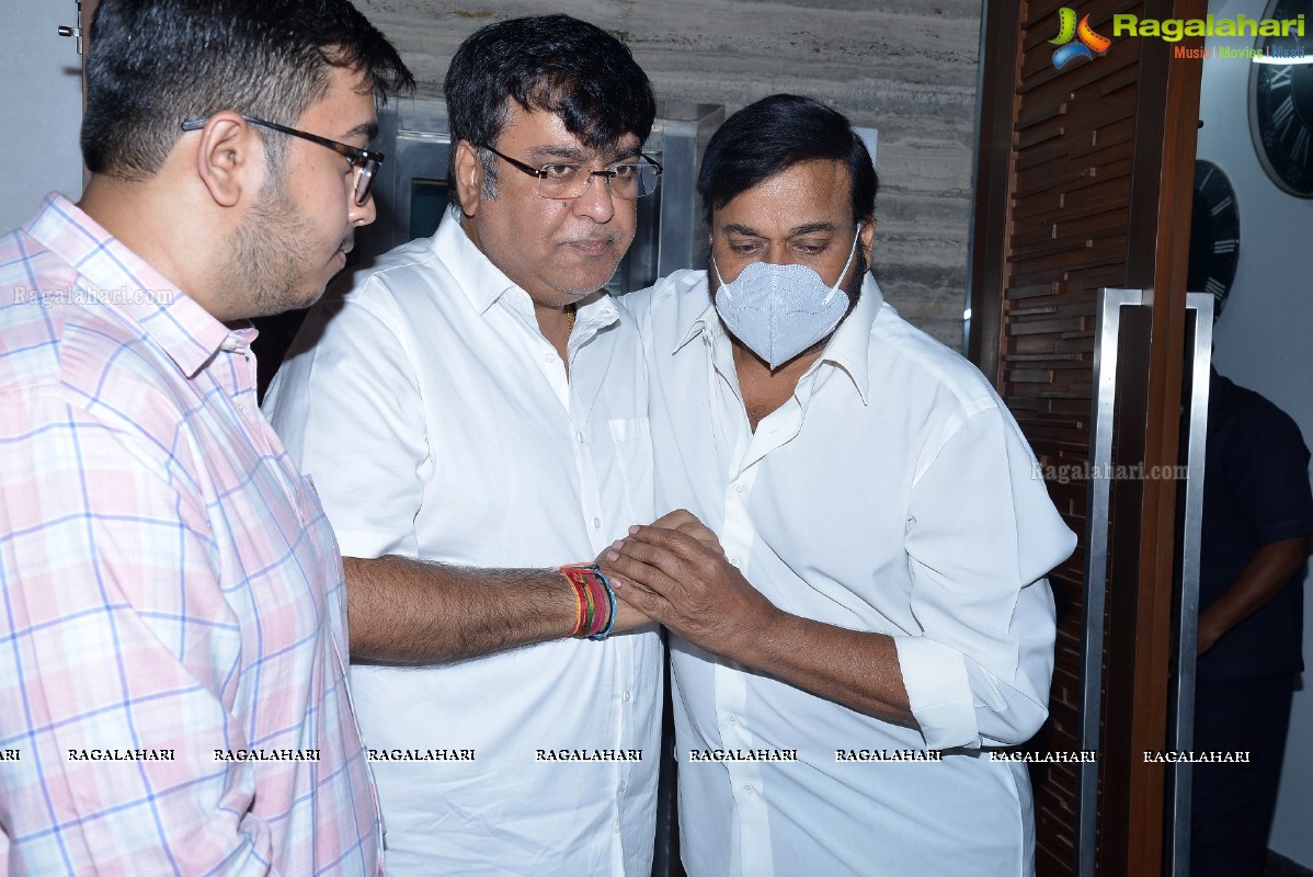 Tollywood Celebs Pay Their Last Respects to Producer Narayan Das Narang