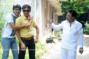 Galli Kurrallu - On The Sets