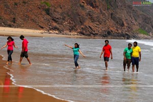 Raja, Saandip, Ravi Varma, Richa, Manjari Fadnis