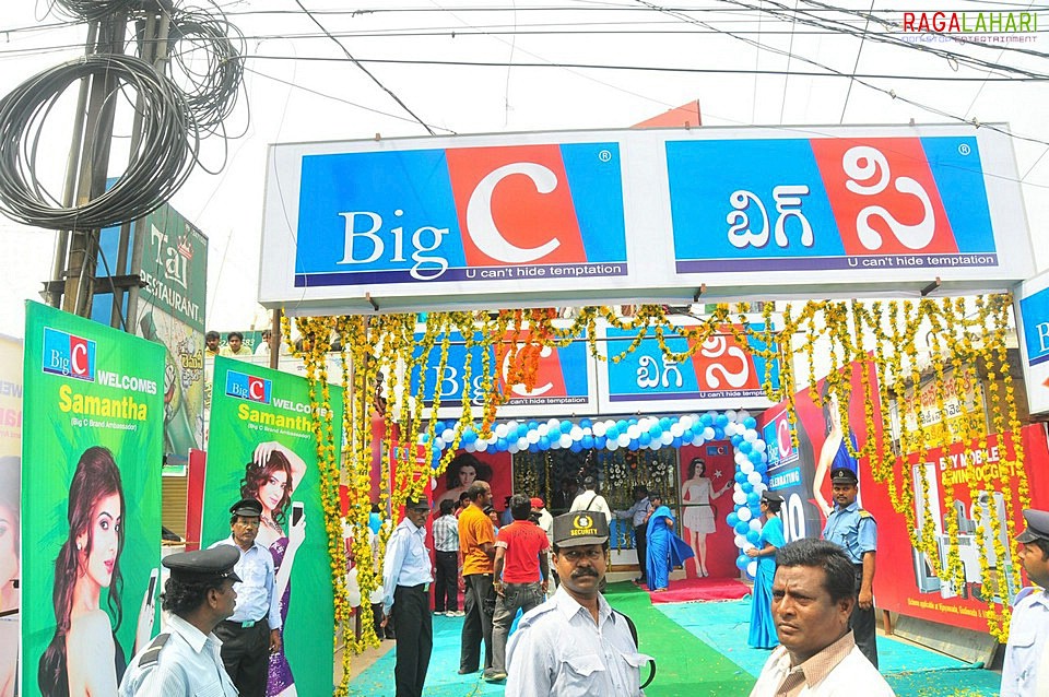 Samantha launches Big C 100th showroom in Vijayawada