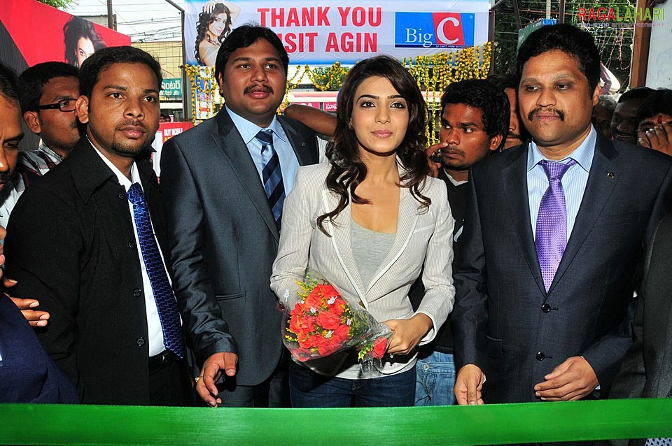 Samantha launches Big C 100th showroom in Vijayawada