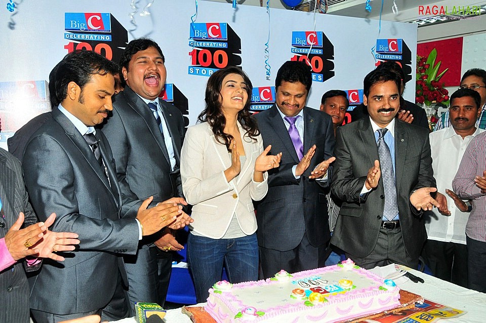 Samantha launches Big C 100th showroom in Vijayawada