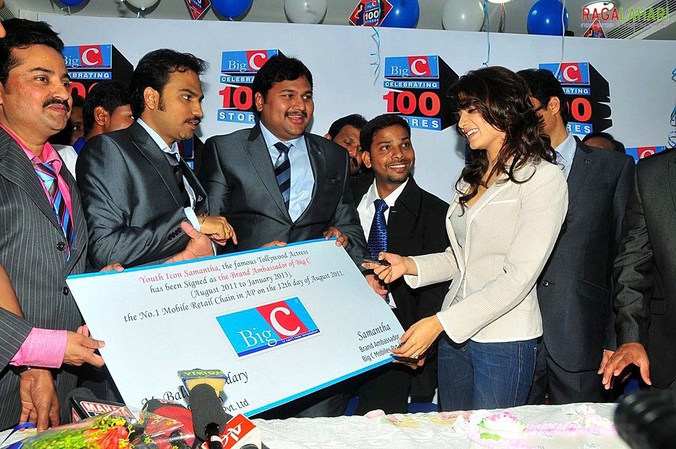 Samantha launches Big C 100th showroom in Vijayawada