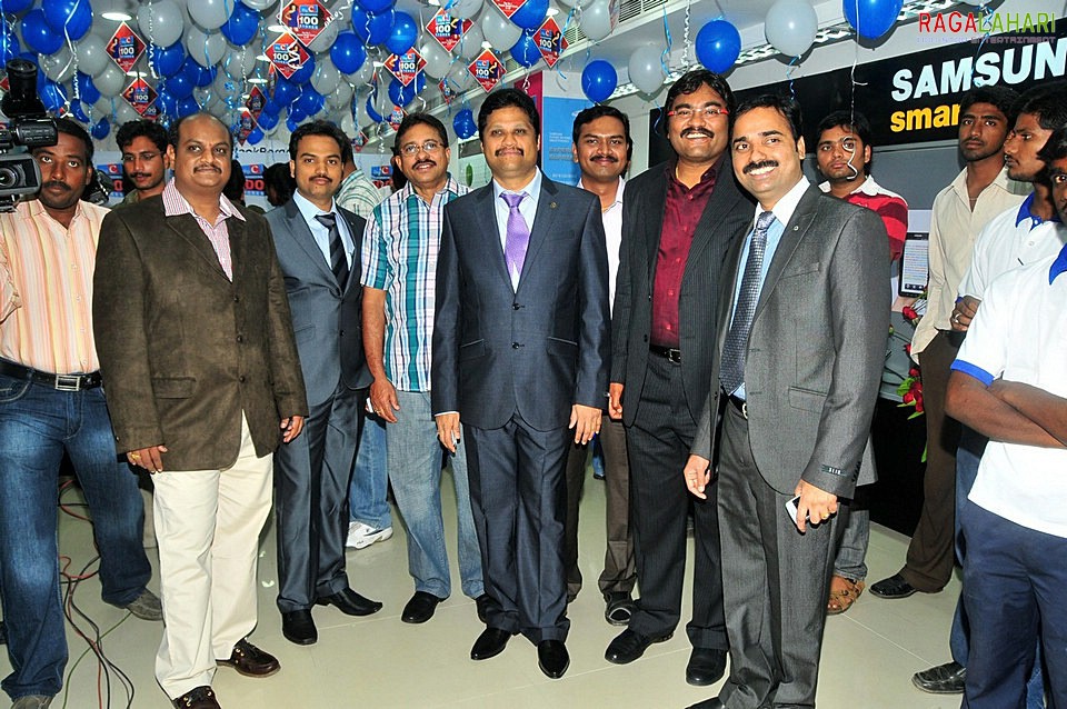 Samantha launches Big C 100th showroom in Vijayawada