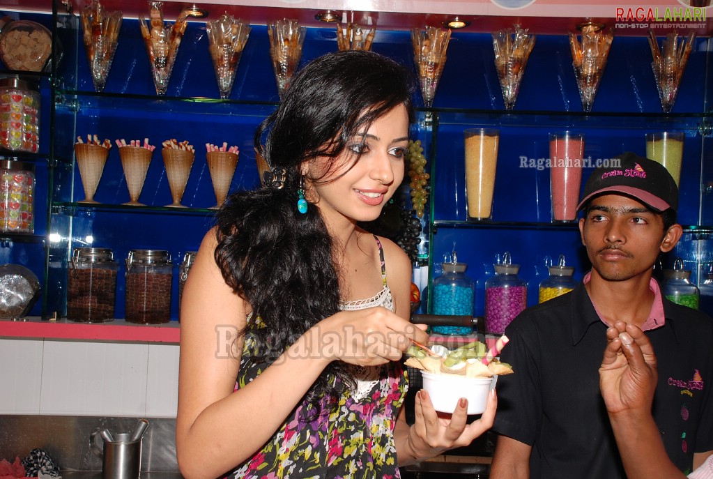 Rakul Preet Singh Launches New Flavours at Creamstone