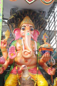 Ganesh Idols in Khairatabad for Vinayaka Chavithi 2011