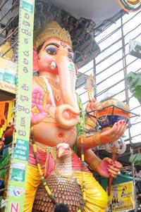 Ganesh Idols in Khairatabad for Vinayaka Chavithi 2011