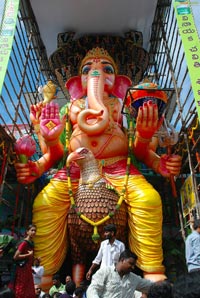 Ganesh Idols in Khairatabad for Vinayaka Chavithi 2011