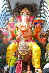 Ganesh Idols in Khairatabad for Vinayaka Chavithi 2011