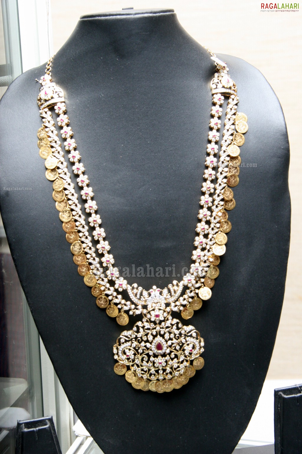 Naina USA 2011 Designer Diamond Jewellery Expo