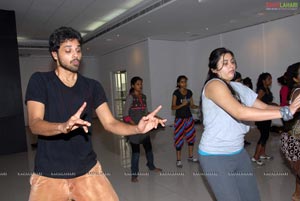 Namitha Rehearsing for Santosham Film Awards