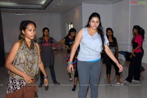 Namitha Rehearsing for Santosham Film Awards