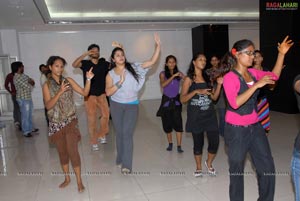 Namitha Rehearsing for Santosham Film Awards